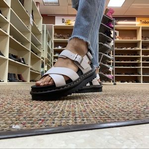 *NEW* Dr. Martens Voss II 29799100-WHT